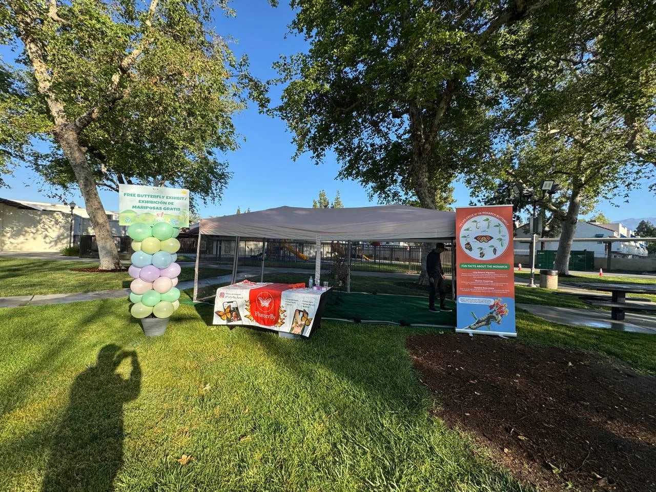 A free public exhibit at a community park, with a bilingual welcome sign